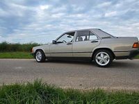 Gebraucht Mercedes 190 113 PS (83 kW) 1985 Silber Limousine