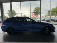 Gebraucht BMW 330 M Sport 286 PS (210 kW) 2023 Blau Kombi