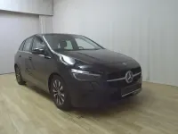 Gebraucht Mercedes B180 116 PS (85 kW) 2023 Schwarz Kleinwagen