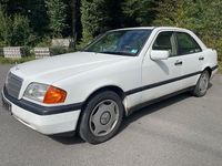 Gebraucht Mercedes C180 122 PS (89 kW) 1996 Weiß Limousine