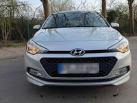 Gebraucht Hyundai i20 84 PS (61 kW) 2017 Silber Kleinwagen