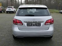 Gebraucht Mercedes B180 109 PS (80 kW) 2016 Silber Van / Kleinbus