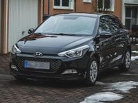 Gebraucht Hyundai i20 84 PS (61 kW) 2018 Schwarz Kleinwagen