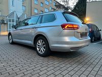 Gebraucht VW Passat 150 PS (110 kW) 2018 Silber Kombi