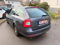 Gebraucht Skoda Octavia Elegance 140 PS (102 kW) 2011 Grau Kombi