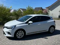 Używany Renault Clio V 67 KM (49 kW) 2021 Biały Sedan/Limuzyna