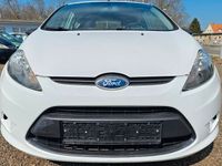 Gebraucht Ford Fiesta 69 PS (50 kW) 2011 Weiß Kleinwagen