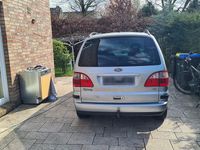 Gebraucht Ford Galaxy 116 PS (85 kW) 2002 Silber Van / Kleinbus