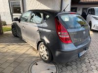 Gebraucht Hyundai i30 116 PS (85 kW) 2011 Grau Kleinwagen