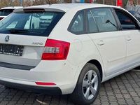 Gebraucht Skoda Rapid Ambition 105 PS (77 kW) 2015 Weiß Kleinwagen