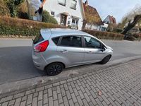 Gebraucht Ford Fiesta Titanium 95 PS (69 kW) 2014 Silber Kleinwagen