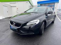Gebraucht Volvo V40 Momentum 122 PS (89 kW) 2017 Schwarz Limousine