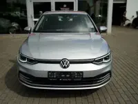 Gebraucht VW Golf VIII Life 150 PS (110 kW) 2023 Reflexsilber Limousine