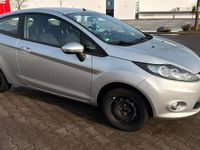 Gebraucht Ford Fiesta 82 PS (60 kW) 2012 Silber Kleinwagen