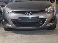 Gebraucht Hyundai i20 Edition 86 PS (63 kW) 2013 Grau Kleinwagen