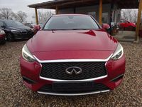 Gebraucht Infiniti Q30 109 PS (80 kW) 2017 Rot Limousine