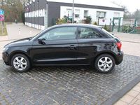 Gebraucht Audi A1 Attraction 86 PS (63 kW) 2012 Brillantschwarz Kleinwagen