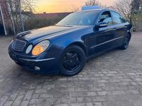 Gebraucht Mercedes E200 122 PS (89 kW) 2003 Blau Limousine