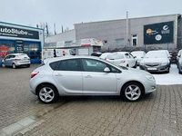 Gebraucht Opel Astra Design Edition 120 PS (88 kW) 2011 Argon silber/ice silver (m2) Kleinwagen