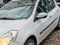 Gebraucht Renault Clio II Expression 75 PS (55 kW) 2010 Weiß Limousine