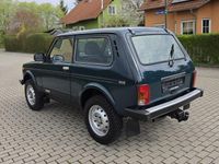 Second-hand Lada niva 82 CP (60 kW) 2010 Verde SUV
