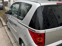 Gebraucht Peugeot 1007 88 PS (64 kW) 2007 Silber Van / Kleinbus