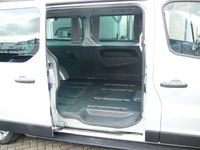 Gebraucht Opel Vivaro 125 PS (91 kW) 2016 Aluminium silber/grey(m2) Van / Kleinbus