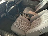Gebraucht Mercedes E300 179 PS (131 kW) 1992 Schwarz