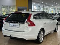 Gebraucht Volvo V60 Kinetic 150 PS (110 kW) 2018 Ice white, solid / solid (metallic) Kombi