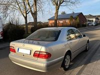 Gebraucht Mercedes E200 163 PS (119 kW) 2001 Silber Limousine