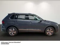 Gebraucht VW Tiguan Elegance 245 PS (180 kW) 2023 Uranograu SUV