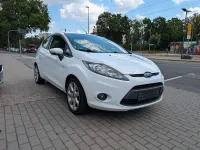 Gebraucht Ford Fiesta Trend 60 PS (44 kW) 2011 Frostweiß Limousine
