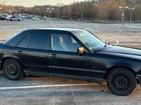 Gebraucht Mercedes 200 118 PS (86 kW) 1990 Schwarz Limousine