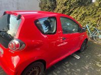 Gebraucht Toyota Aygo 69 PS (50 kW) 2009 Rot Kleinwagen