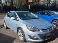 Gebraucht Opel Astra 131 PS (96 kW) 2014 Silber Limousine