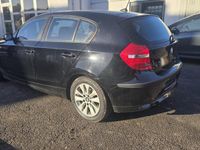Gebraucht BMW 120 122 PS (89 kW) 2009 Schwarz Kleinwagen