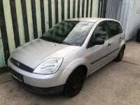 Second-hand Ford Fiesta 80 CP (58 kW) 2004 Argintiu Hatchback