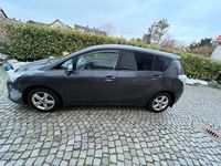 Gebraucht Toyota Verso Skyview Edition 147 PS (108 kW) 2015 Grau Van / Kleinbus