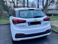 Gebraucht Hyundai i20 84 PS (61 kW) 2019 Weiß Kleinwagen