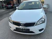Gebraucht Kia Ceed Attract 90 PS (66 kW) 2012 Weiß Kleinwagen