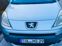 Gebraucht Peugeot Partner Tepee Tendance 92 PS (67 kW) 2010 Silber Van / Kleinbus