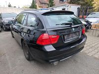 Gebraucht BMW 320 184 PS (135 kW) 2010 Schwarz Kombi