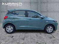 Neu Hyundai i10 Select 63 PS (46 kW) 2025 Mangrove green Kleinwagen