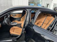 Gebraucht BMW 318 Shadowline 156 PS (114 kW) 2023 Saphirschwarz metallic Limousine