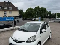 Gebraucht Toyota Aygo 68 PS (50 kW) 2013 Weiß Kleinwagen