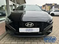 Gebraucht Hyundai i30 Advantage 140 PS (102 kW) 2024 Abyss black / mic Kombi