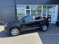 Neu Jeep Avenger Altitude 110 PS (80 kW) 2025 Schwarz (vulcano black) SUV