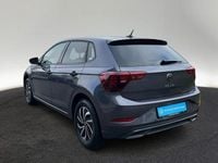 Gebraucht VW Polo Life 95 PS (69 kW) 2023 5w rauchgrau metallic Kleinwagen