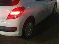 Gebraucht Peugeot 207 73 PS (53 kW) 2011 Weiß Kleinwagen