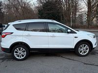 Gebraucht Ford Kuga Titanium 150 PS (110 kW) 2017 Weiß SUV